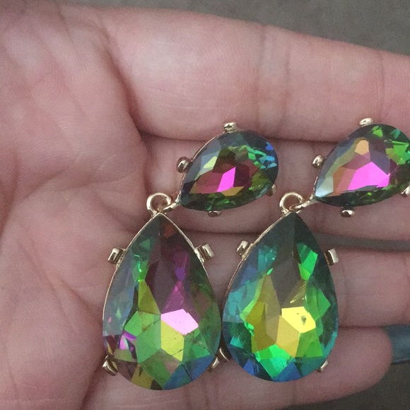 Tear Drop Crystal Earrings. - Picture 1 of 2